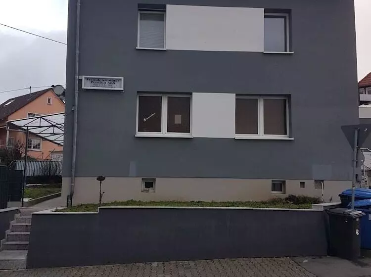 Majatalo Monteurzimmer Aks