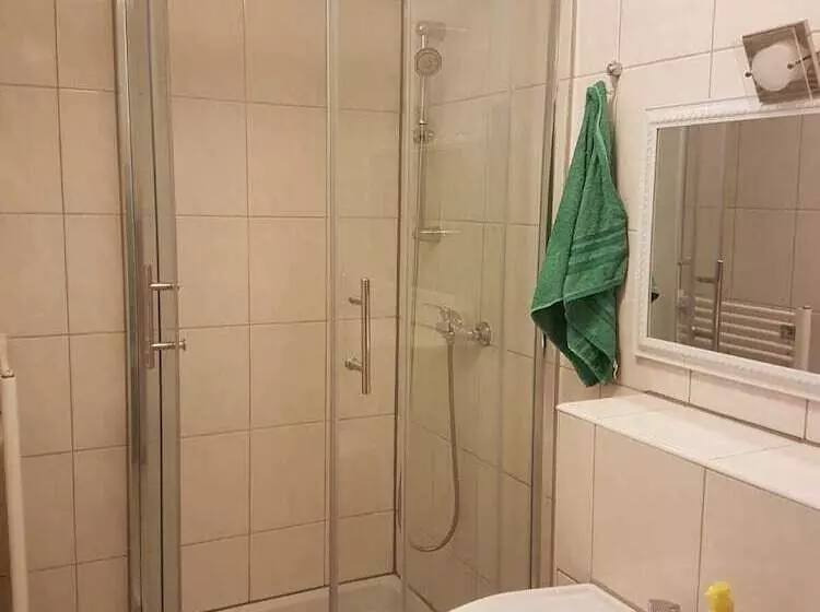 Majatalo Monteurzimmer Aks