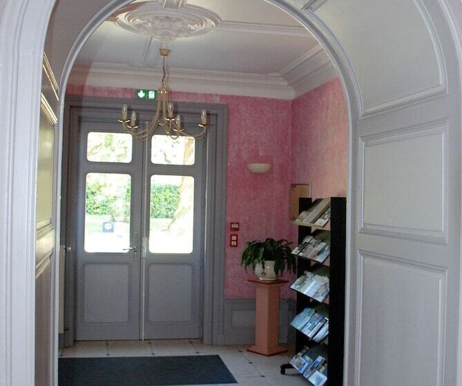 مبيت وإفطار Château Du Bourg