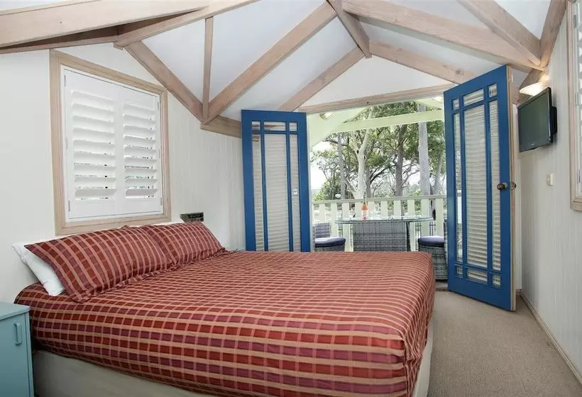 Hotelli Holiday Haven Swan Lake