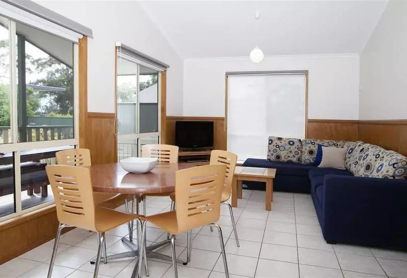 Hotelli Holiday Haven Swan Lake