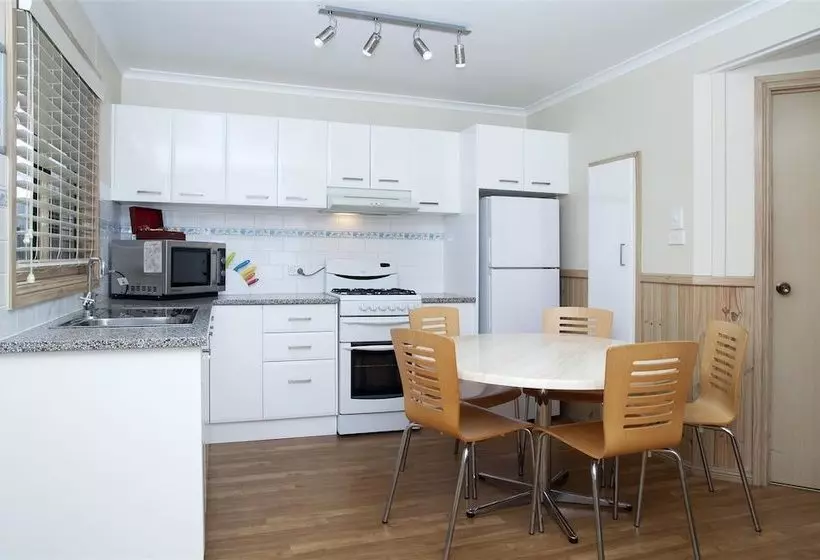 Hotelli Holiday Haven Swan Lake