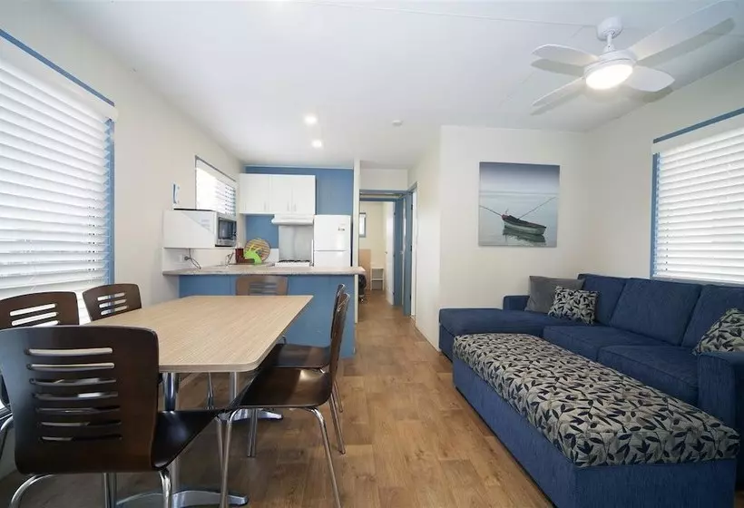 Hotelli Holiday Haven Swan Lake