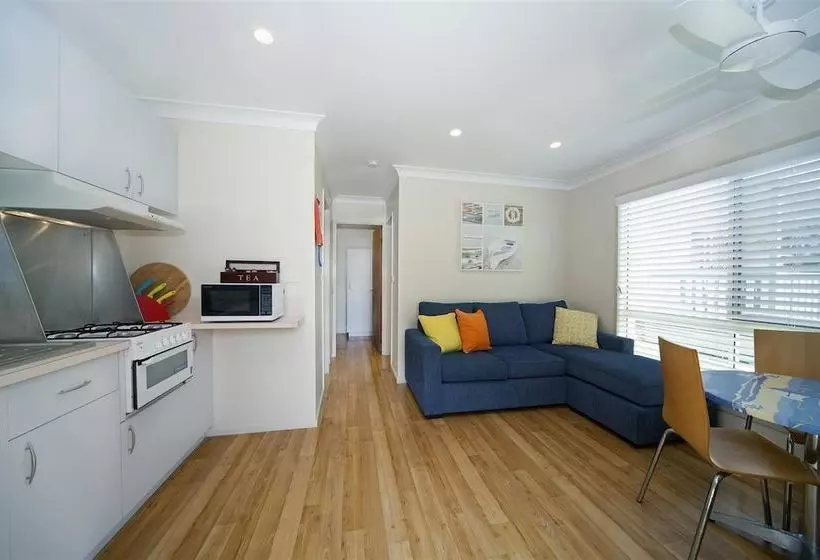 Hotelli Holiday Haven Swan Lake