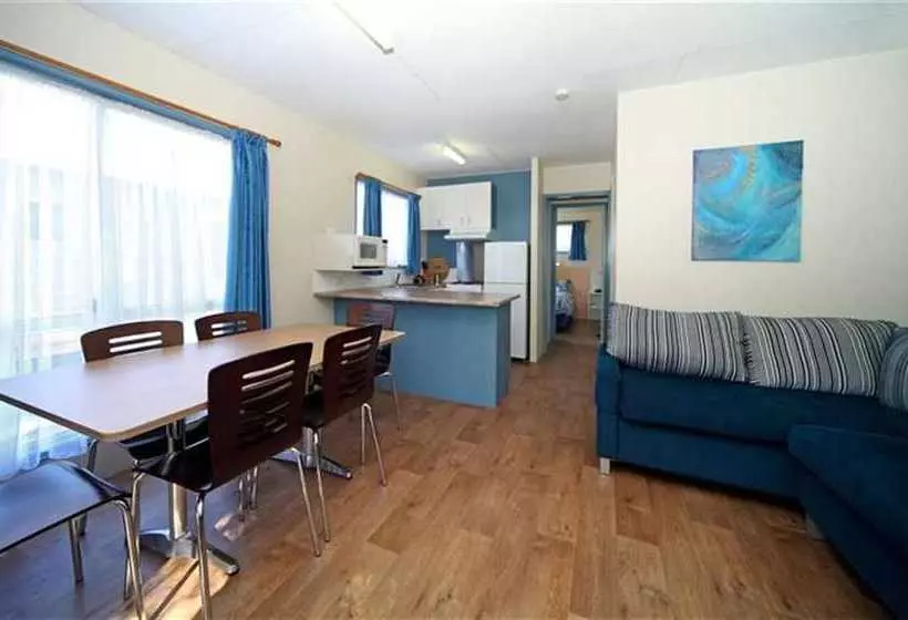 Hotelli Holiday Haven Swan Lake