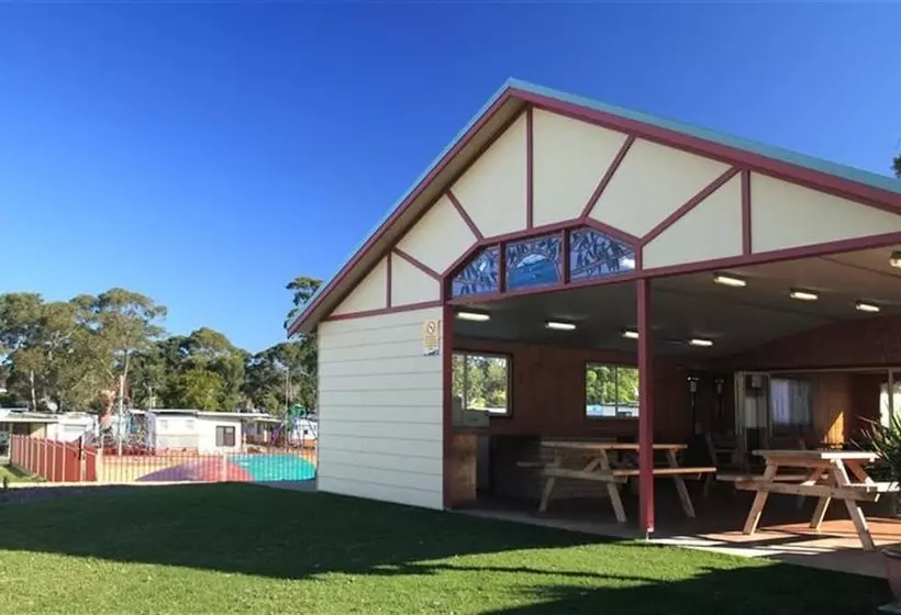 Hotelli Holiday Haven Swan Lake