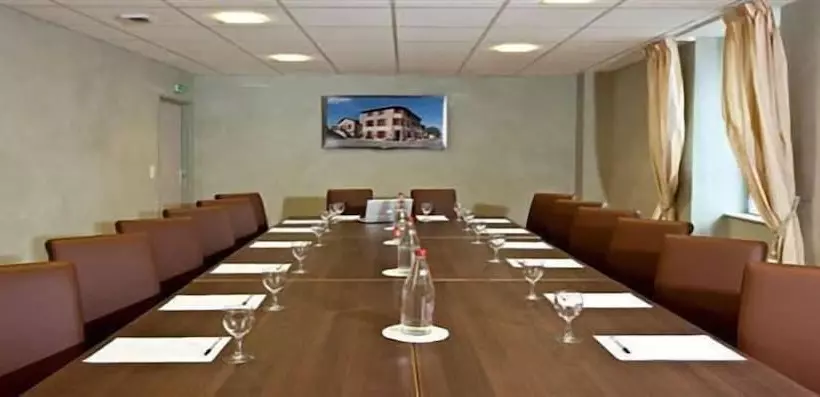 Hotelli L  Escale Halloaise