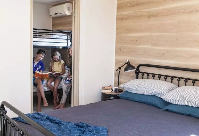 ホテル Wooramel Riverside Retreat  Campground