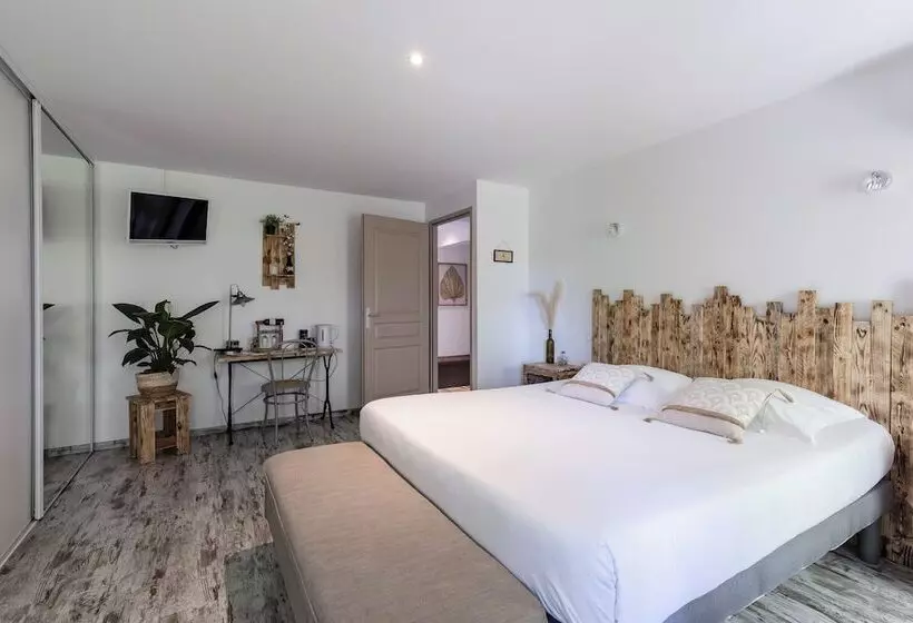 Majatalo Chambres D Hôtes Château Pierre De Montignac