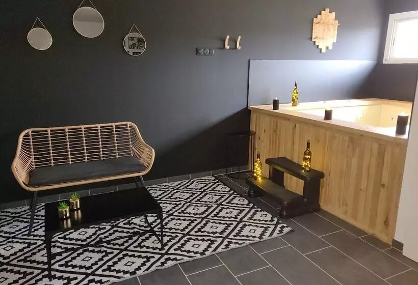 Majatalo Chambres D Hôtes Château Pierre De Montignac