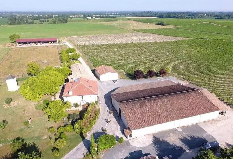 Majatalo Chambres D Hôtes Château Pierre De Montignac