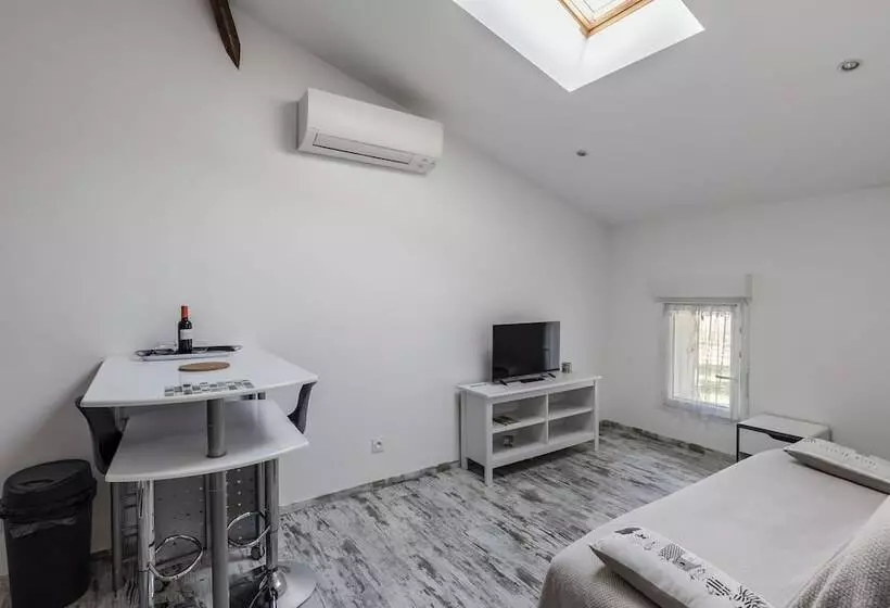 Majatalo Chambres D Hôtes Château Pierre De Montignac