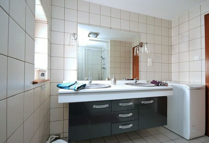 بنسيون Gite Les Charrues