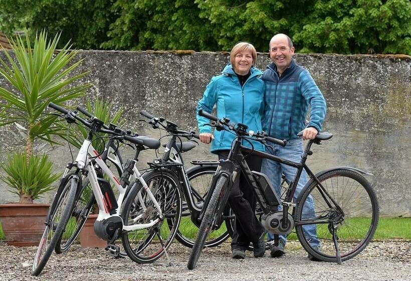 بنسيون Gite Les Charrues