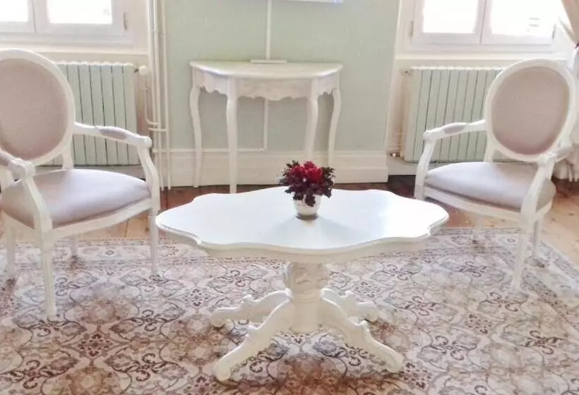 Aamiaismajoitus (B&B) Chateau Pontet D'eyrans & Spa