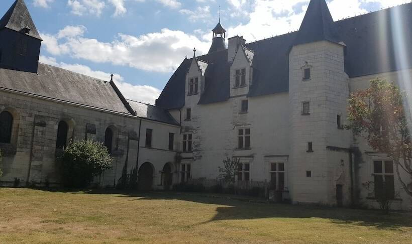 مبيت وإفطار Domaine De Bourgville