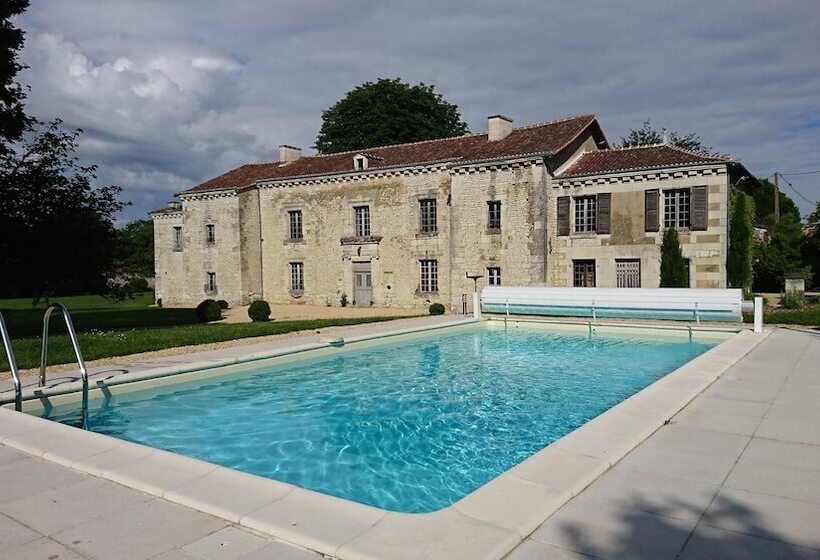 مبيت وإفطار Domaine De Bourgville