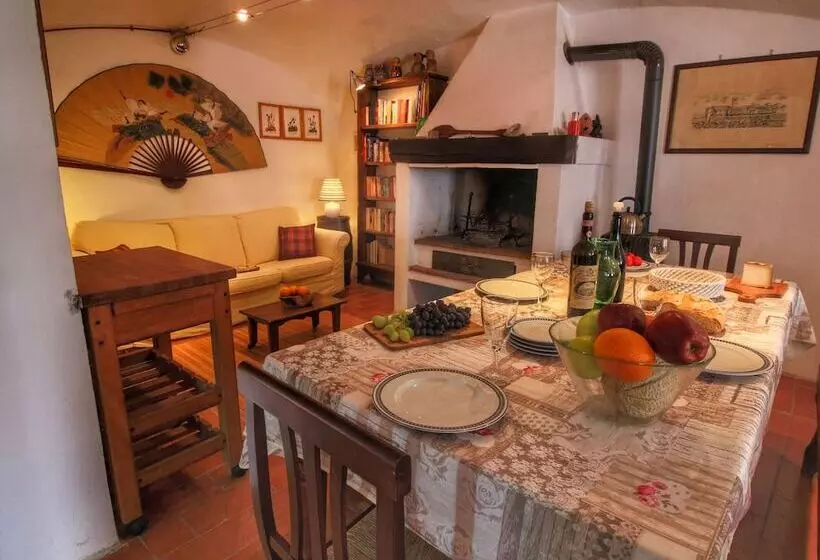 Elegant Cottage In Tuscany With Lake View And Private Garden