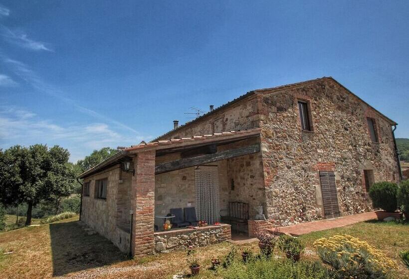 Elegant Cottage In Tuscany With Lake View And Private Garden