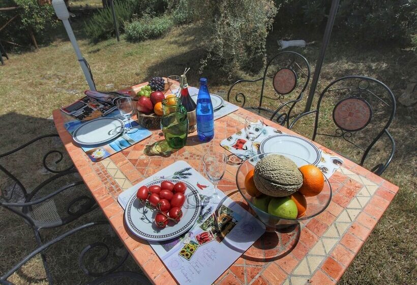 Elegant Cottage In Tuscany With Lake View And Private Garden