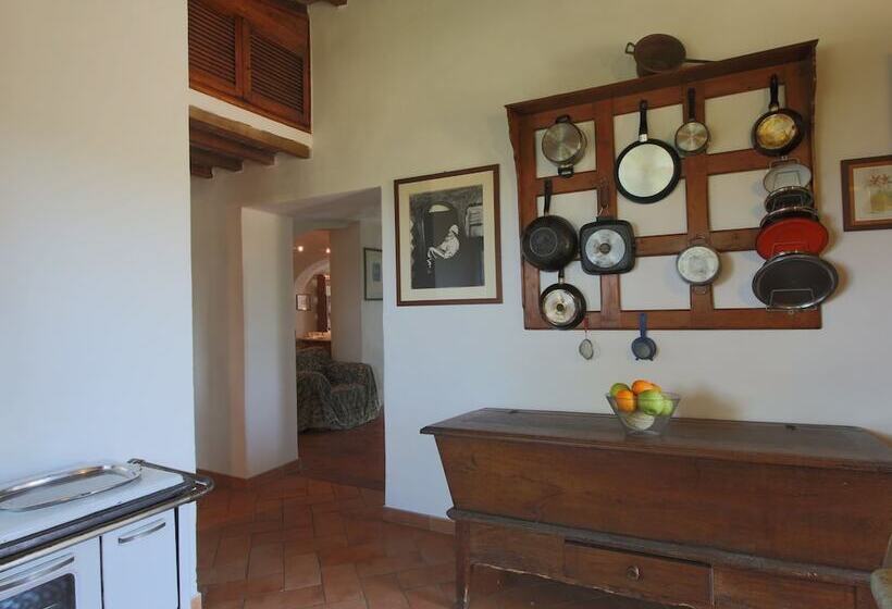 Elegant Cottage In Tuscany With Lake View And Private Garden