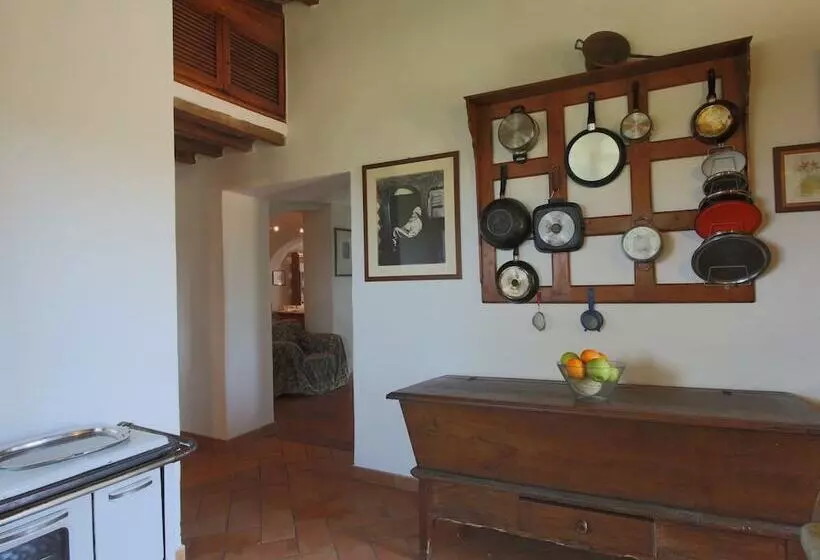 Elegant Cottage In Tuscany With Lake View And Private Garden