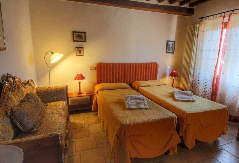 Elegant Cottage In Tuscany With Lake View And Private Garden