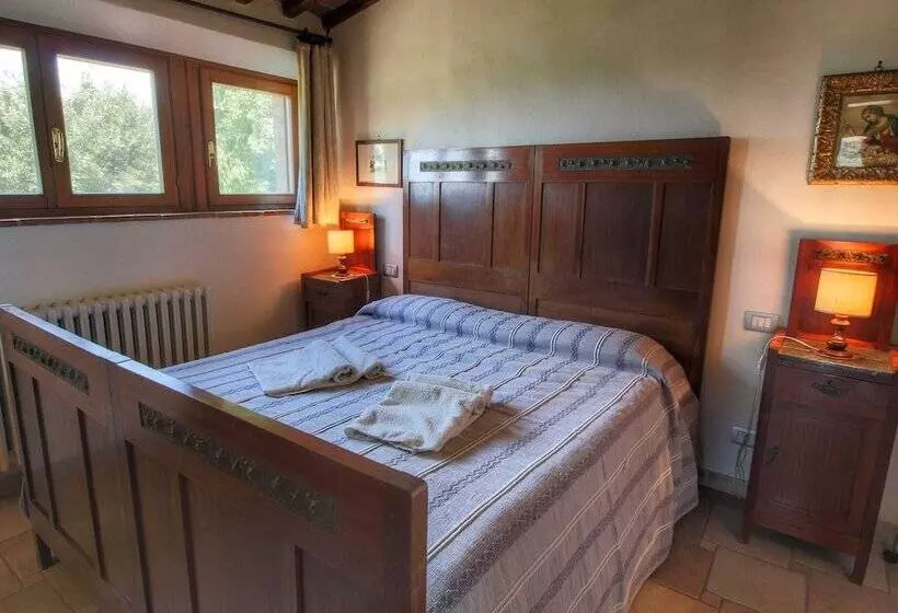 Elegant Cottage In Tuscany With Lake View And Private Garden