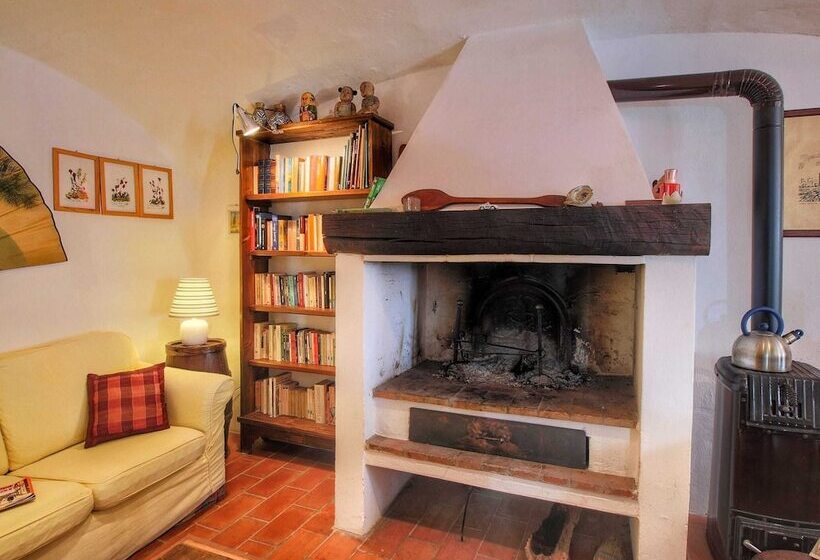 Elegant Cottage In Tuscany With Lake View And Private Garden