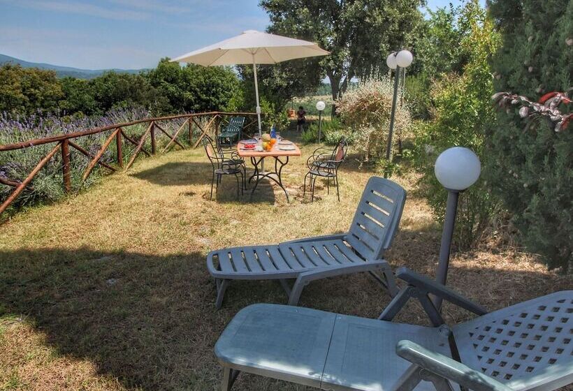 Elegant Cottage In Tuscany With Lake View And Private Garden