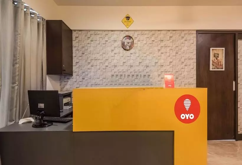 ホテル Oyo 4082 Apartment Vashi