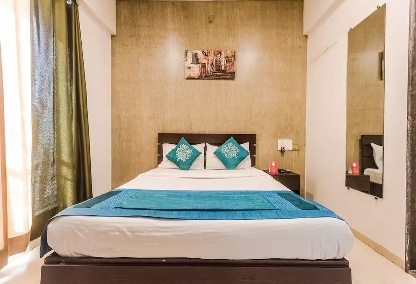 ホテル Oyo 4082 Apartment Vashi