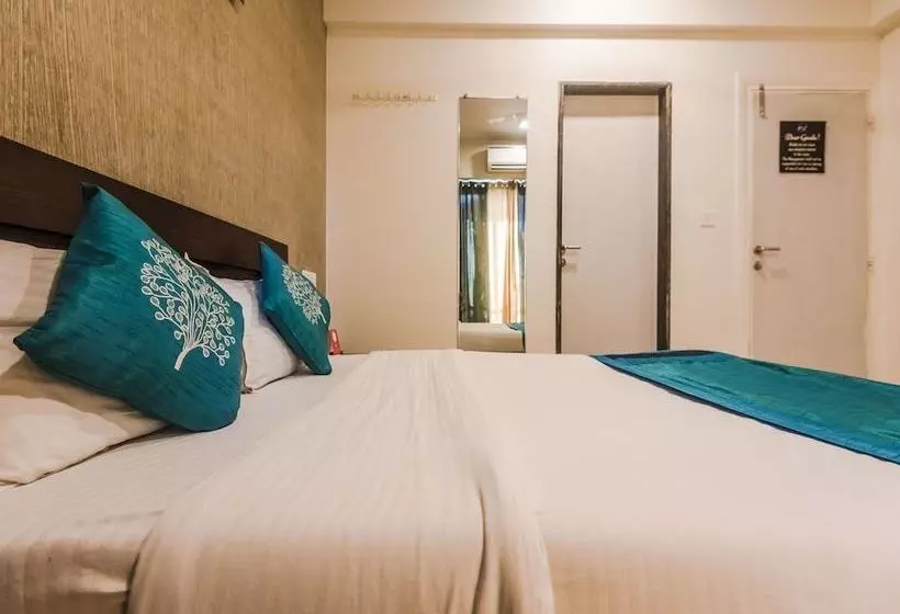 ホテル Oyo 4082 Apartment Vashi