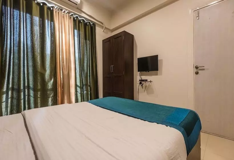 ホテル Oyo 4082 Apartment Vashi