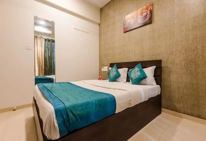 ホテル Oyo 4082 Apartment Vashi
