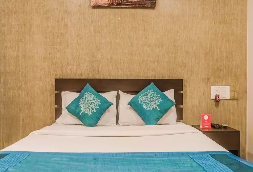 ホテル Oyo 4082 Apartment Vashi