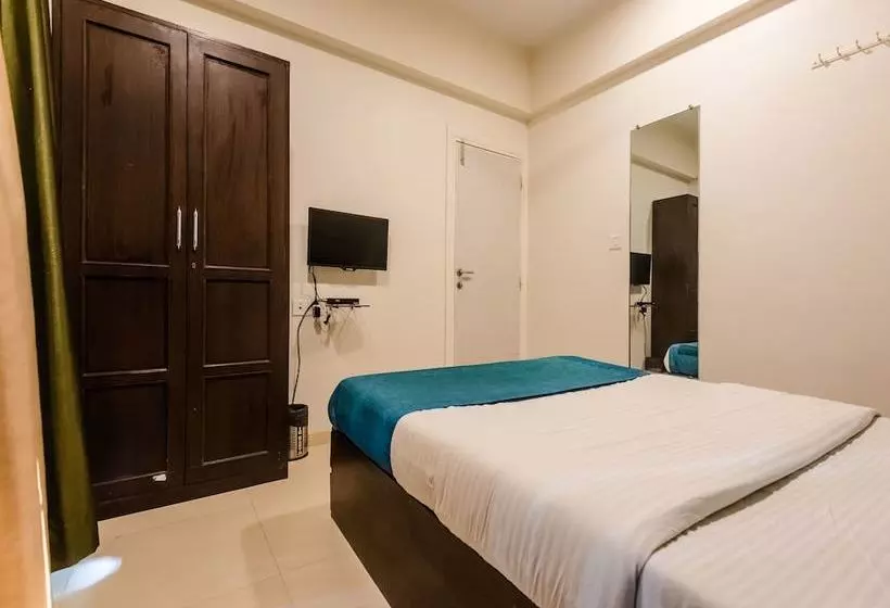 ホテル Oyo 4082 Apartment Vashi