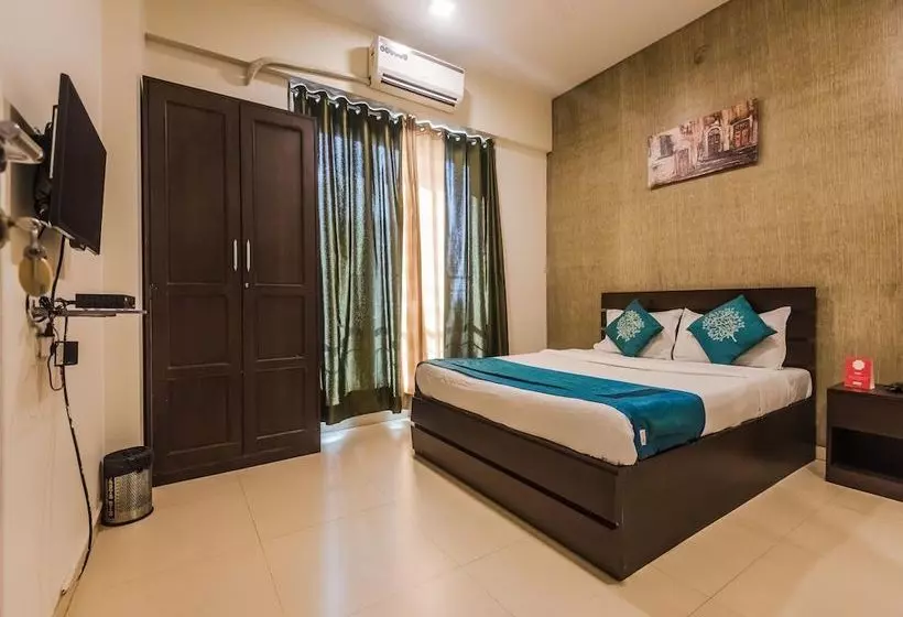 ホテル Oyo 4082 Apartment Vashi