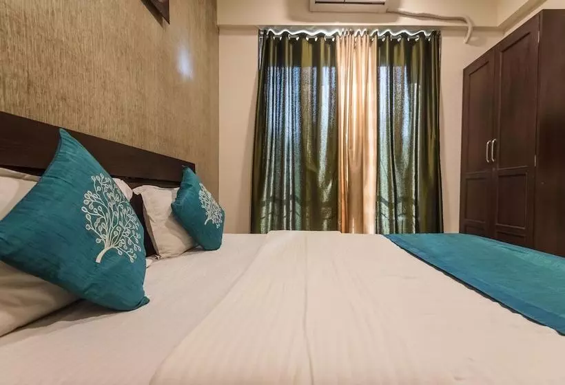 ホテル Oyo 4082 Apartment Vashi