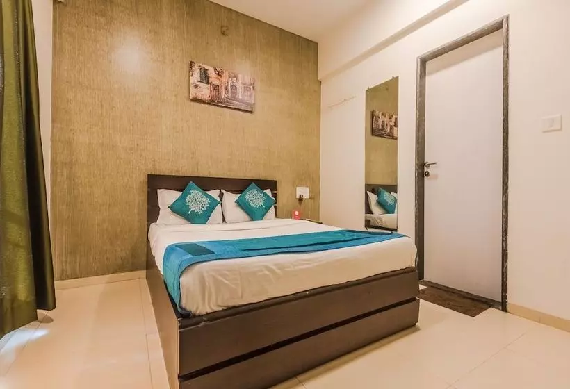 ホテル Oyo 4082 Apartment Vashi