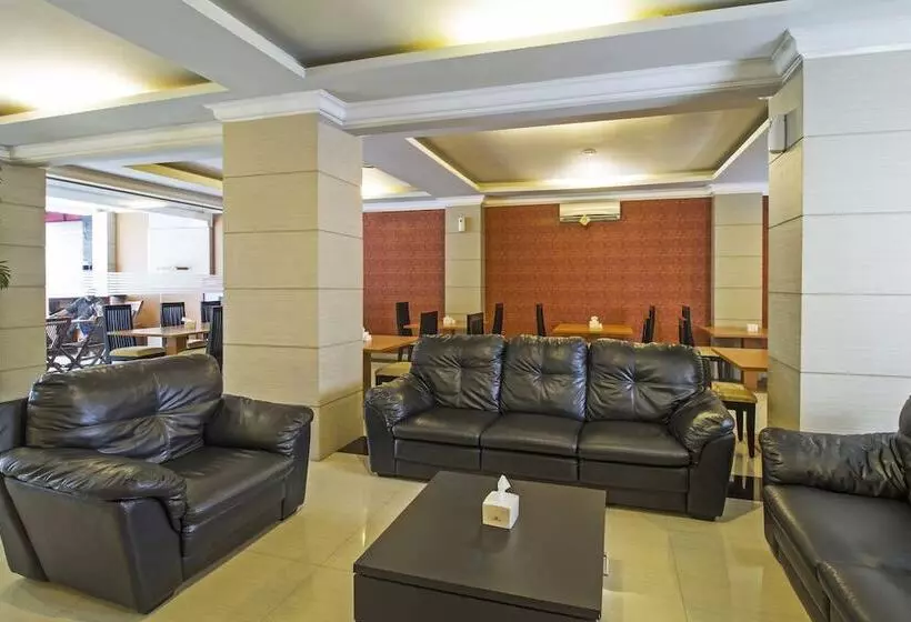 ホテル Reddoorz @ Kebayoran Lama