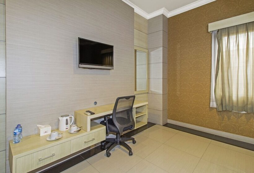 ホテル Reddoorz @ Kebayoran Lama