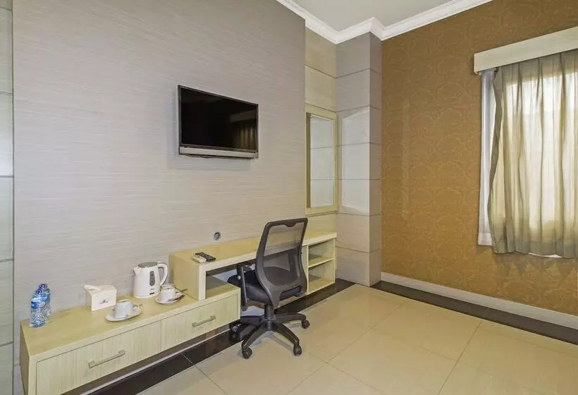 ホテル Reddoorz @ Kebayoran Lama