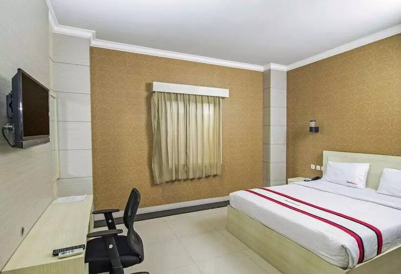 ホテル Reddoorz @ Kebayoran Lama