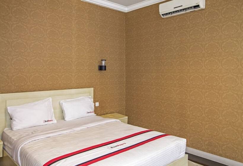 ホテル Reddoorz @ Kebayoran Lama