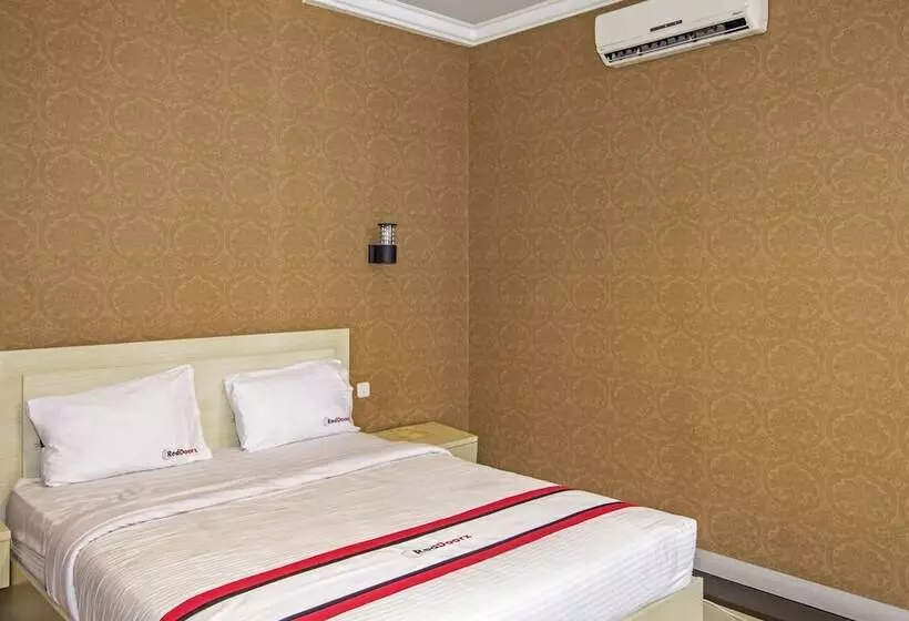 ホテル Reddoorz @ Kebayoran Lama