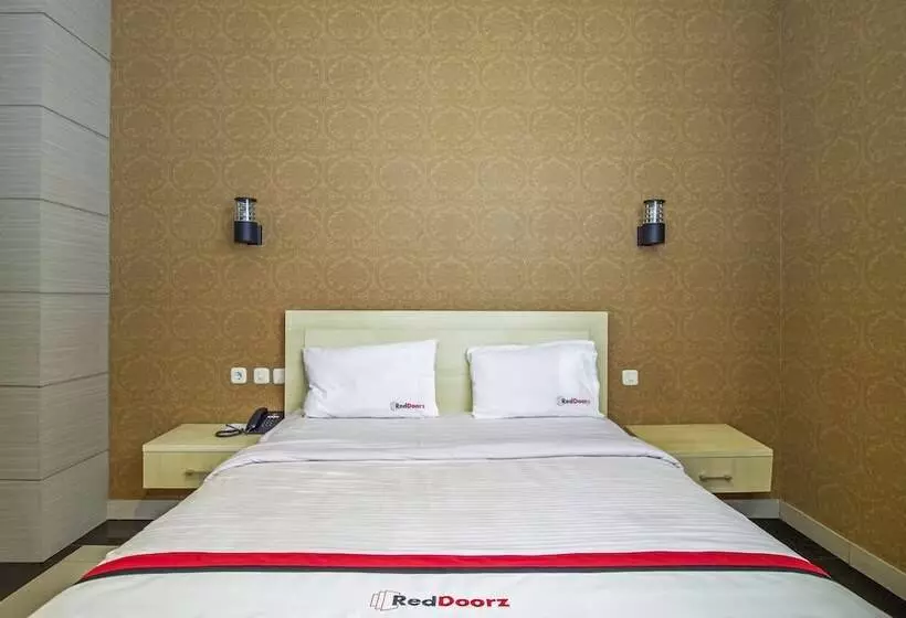 ホテル Reddoorz @ Kebayoran Lama