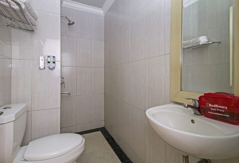 ホテル Reddoorz @ Kebayoran Lama