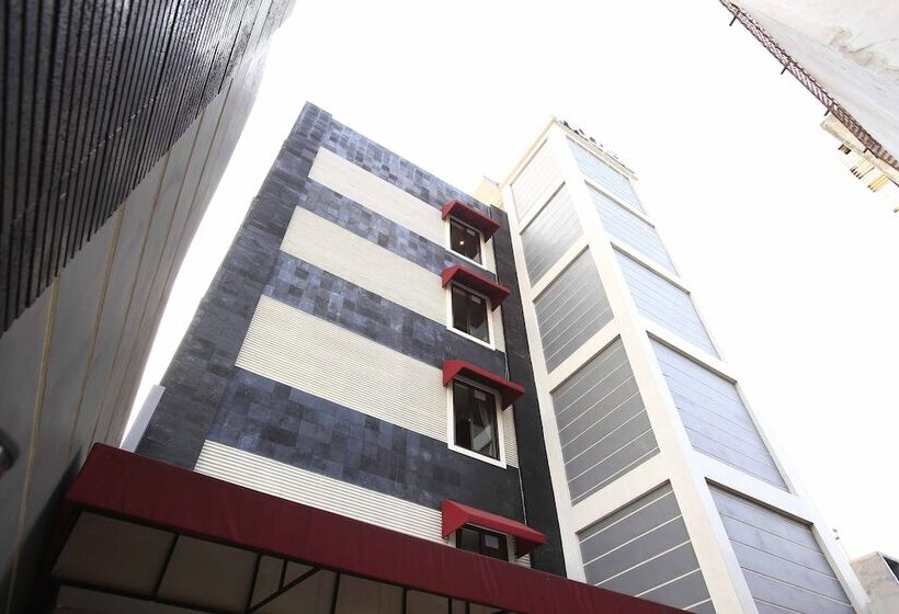 ホテル Reddoorz @ Kebayoran Lama