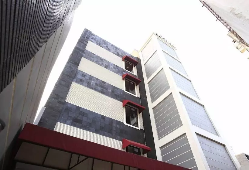 ホテル Reddoorz @ Kebayoran Lama